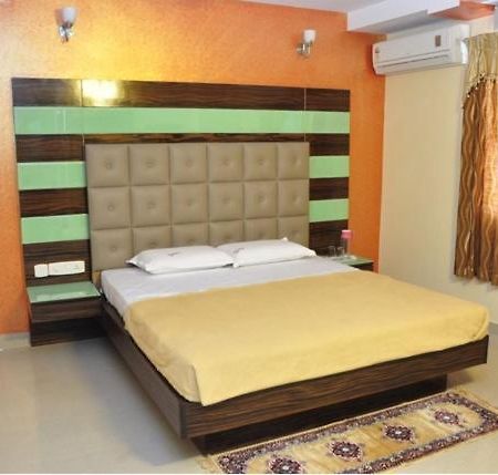 Hotel Seven Hills Inn Tirupati Buitenkant foto