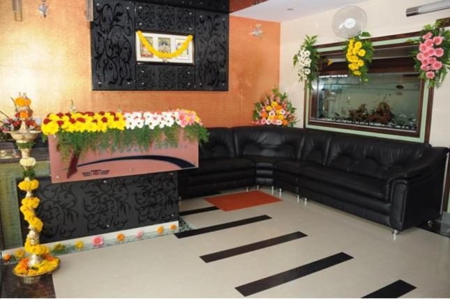 Hotel Seven Hills Inn Tirupati Buitenkant foto