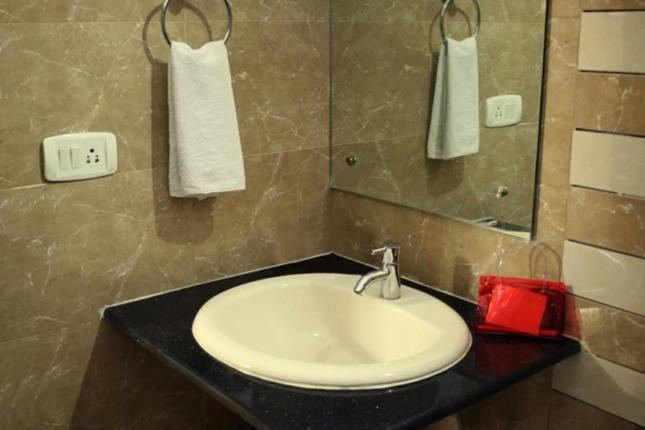 Hotel Seven Hills Inn Tirupati Buitenkant foto