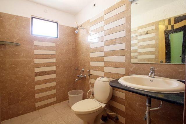 Hotel Seven Hills Inn Tirupati Buitenkant foto